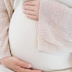 通过情绪记录、呼🎬吸训练和放松运动🚞👩‍👩‍👧，她的焦📑Ⓜ虑得到了🤬